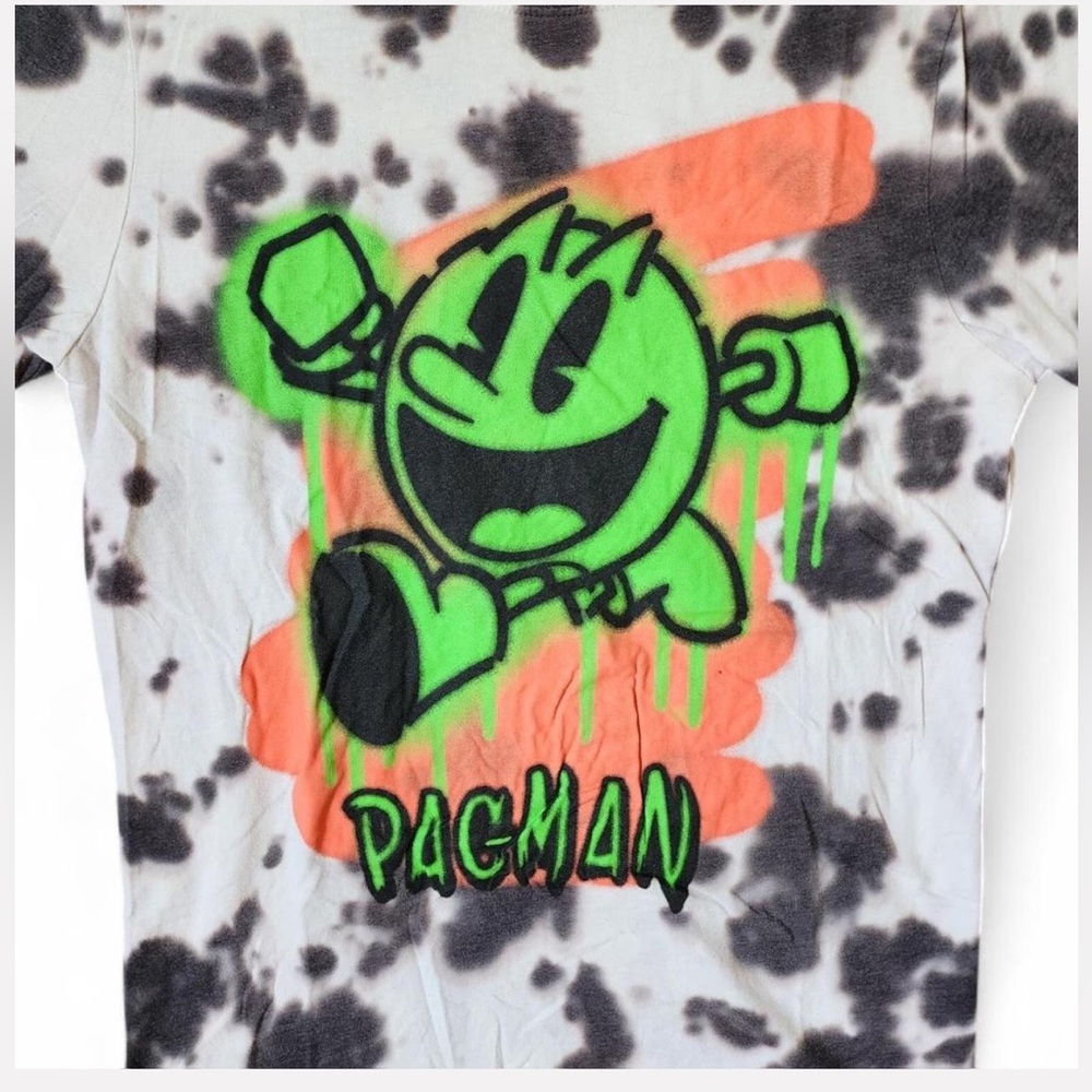 NWOT PAC-MAN Airbrushed Graphic Tre with Black Paint Splatter Tie Dye Look Small
